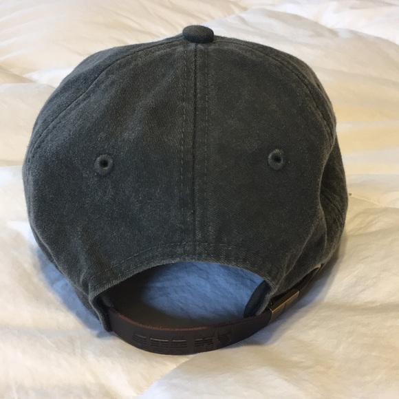 Adams hat. Barely worn. - Picture 2 of 2